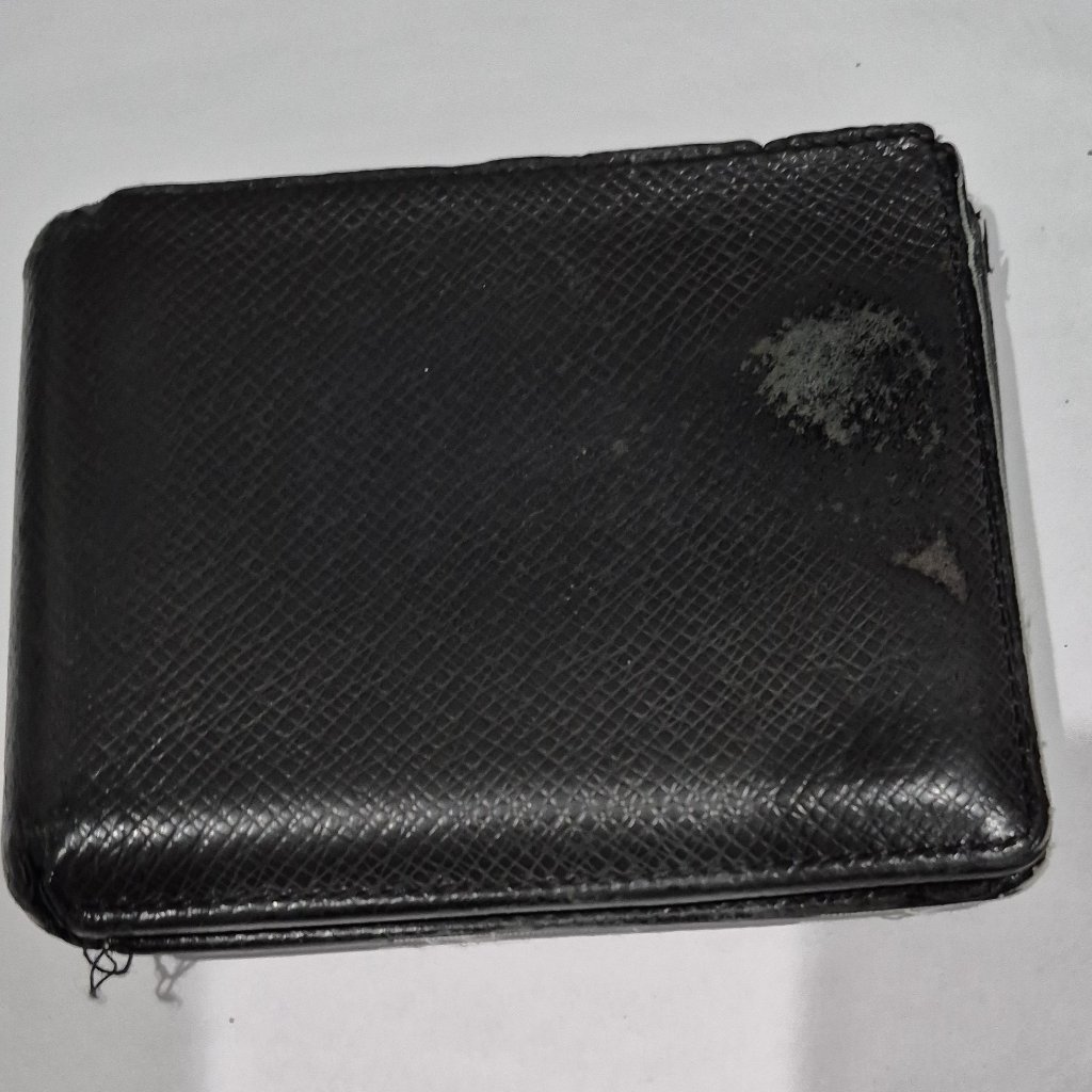 Men's Louis Vuitton Leather Wallet (Used)